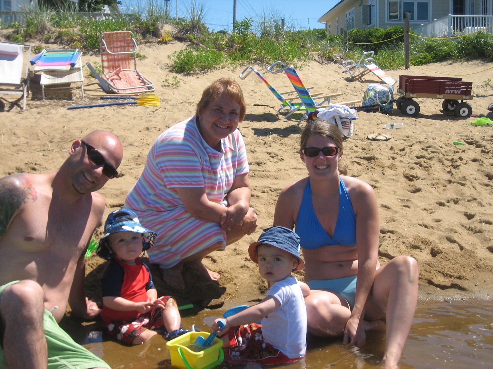 [Jim+Karen+Mom+beach.jpg]