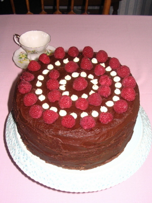 [choc+rasberry+cake.JPG]