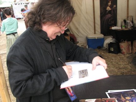 [Faerieworlds2008-003-Brian+Froud+autographing.jpg]
