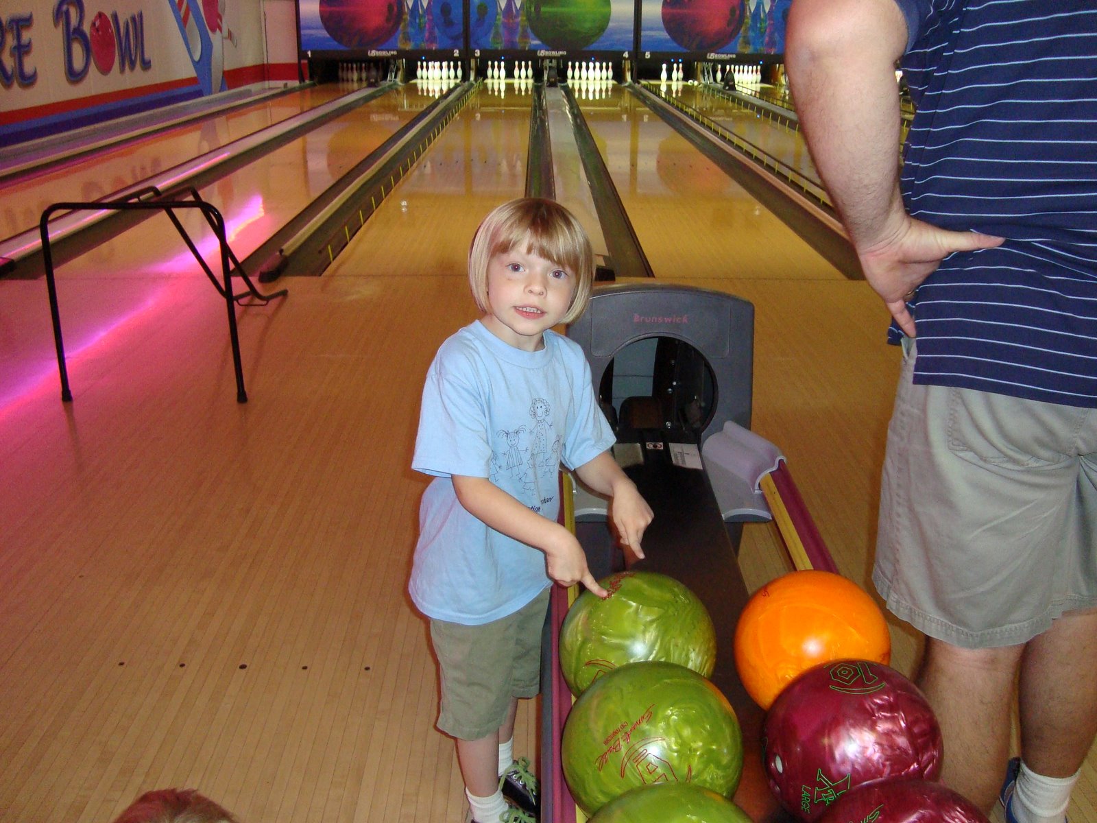 [June+13+2008+Bowling+with+Preschool+end+of+year+activity+(4).JPG]