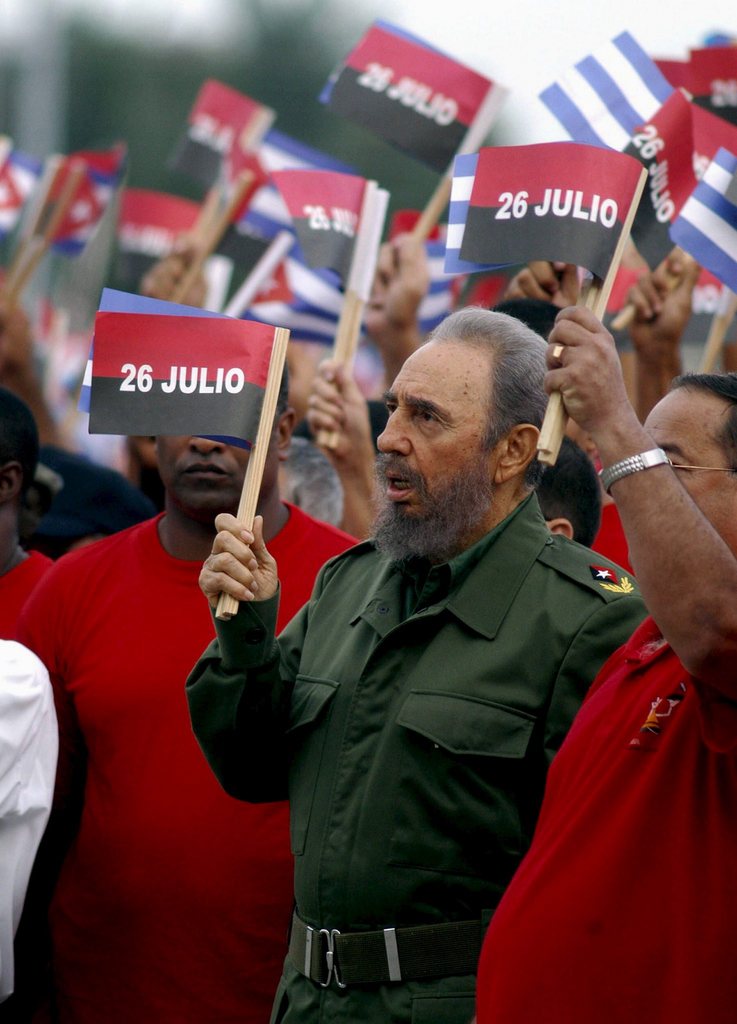 [Fidel+y+banderitas.jpg]