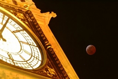[britain_lunar_eclipse_lst118.jpg]