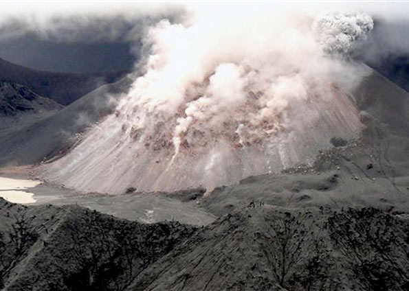 [VulcÃ£o+ChaitÃ©n+no+Chile.jpg]