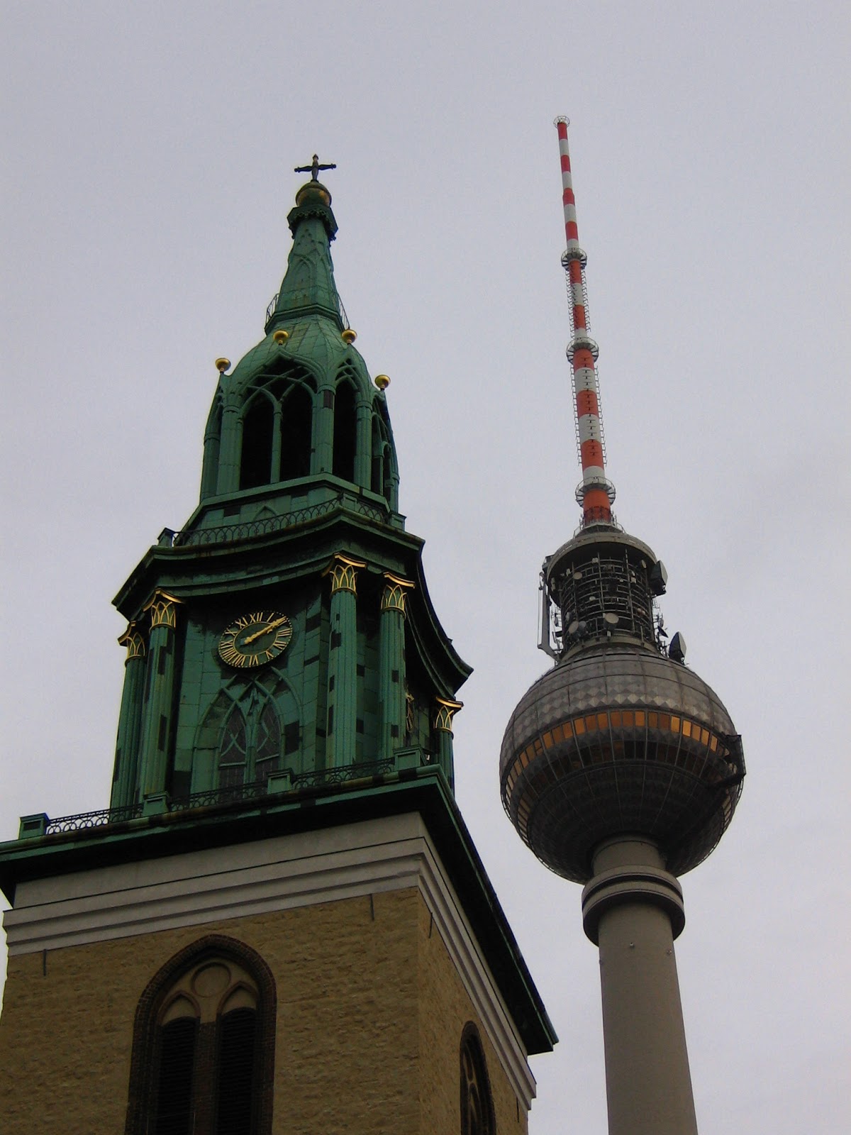 [26+Fernsehturm+und+Kirchturm.jpg]