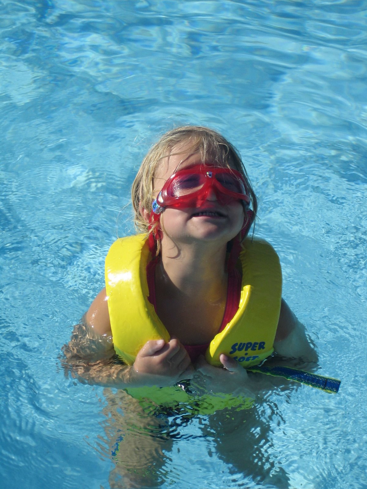 [Swimming+with+goggles.jpg]