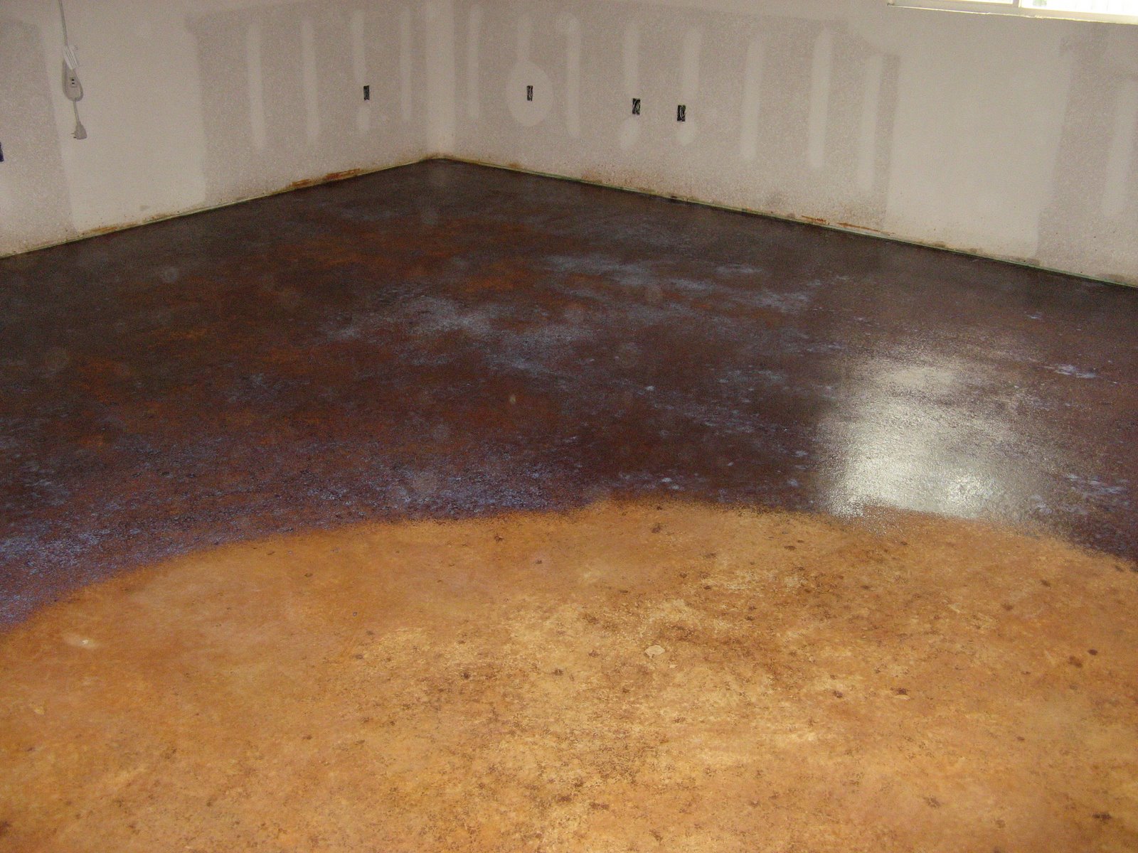 [4-27-08+studio+floor+sealing+after+acid+stain+w-coffee+&+tan+colors+8+(1).JPG]