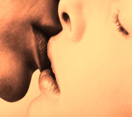 [beso+romantico+de+hombre+y+mujer,+labios.jpg]