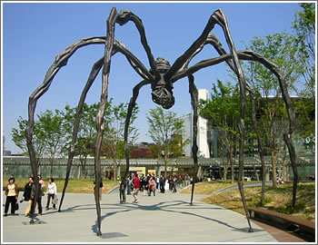 [roppongispider+by+Louise+Bourgeouis.jpg]
