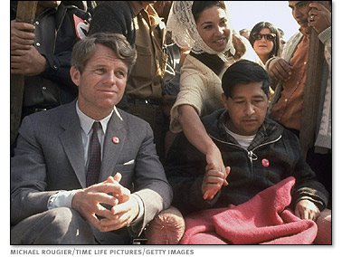 [Robert+Kennedy+visits+with+California+farm+labor+organizer+Cesar+Chavez+during+Chavez]