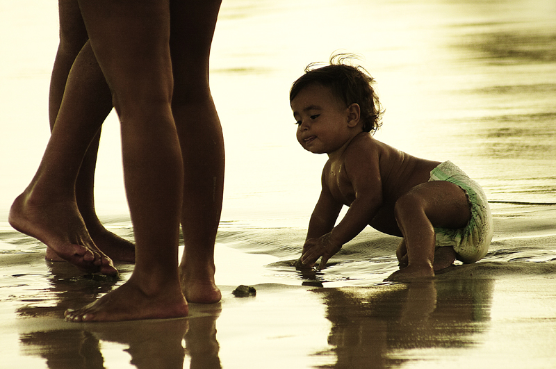 [baby_on_the_beach_by_poivre.jpg]