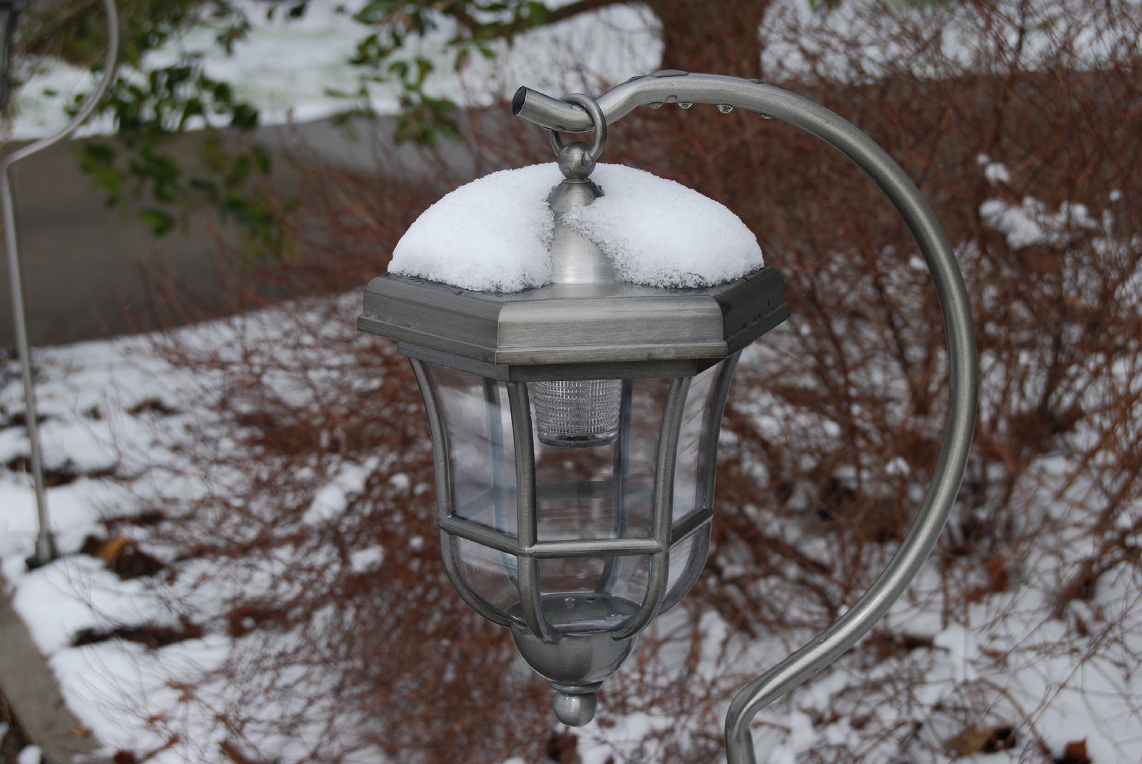 [snow+and+lamp.JPG]