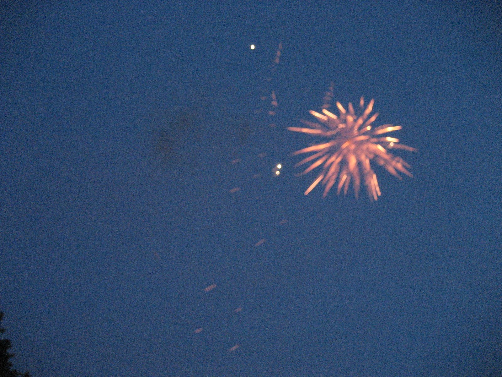 [fireworks3.JPG]