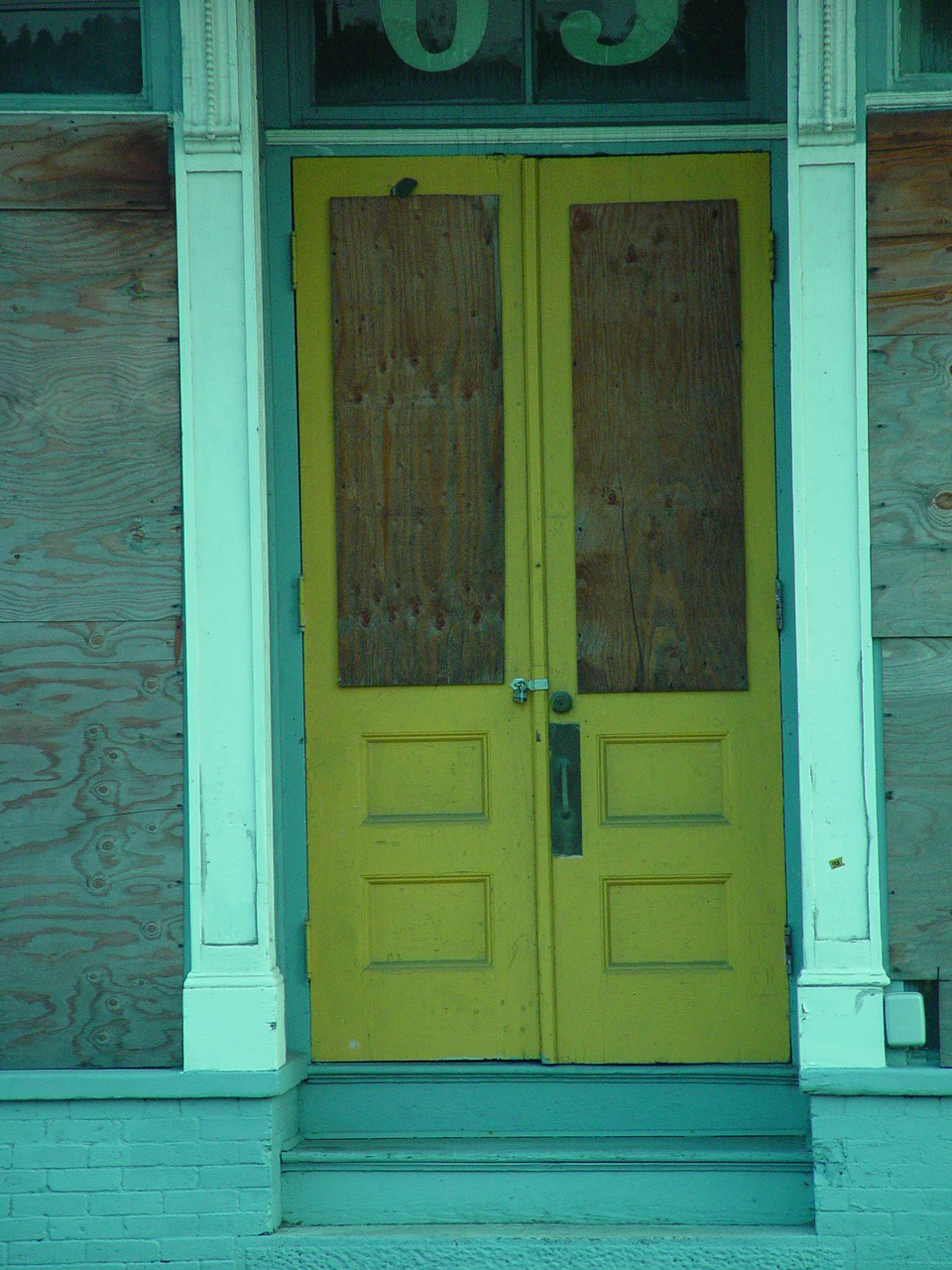 [yellow+door.JPG]
