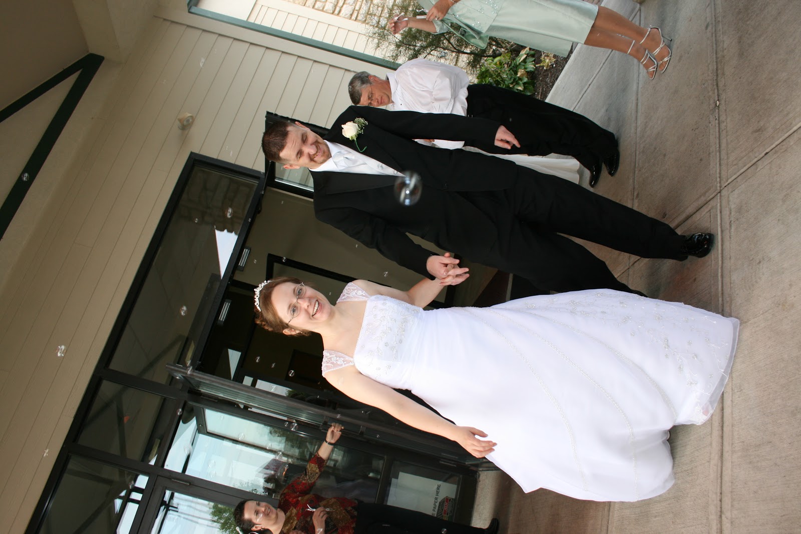 [Bethany+and+Mikes+wedding+192.jpg]