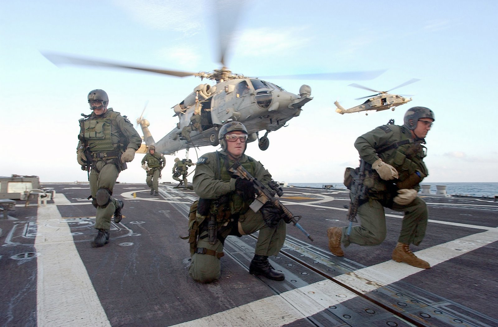 [US.SEALs+during+a+Joint+Task+Force+Exercise.jpg]