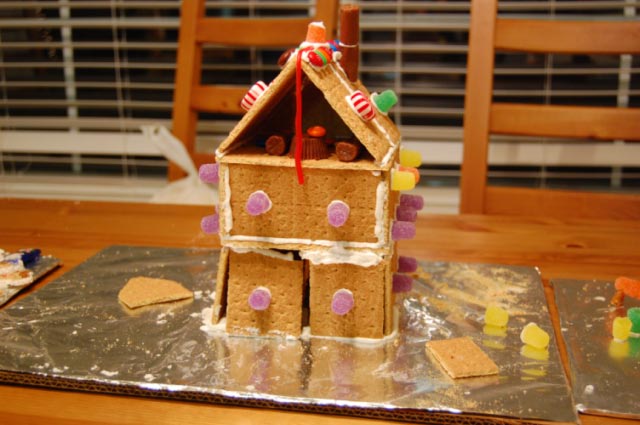 [2007-12-22-Gingerbread+Houses029.jpg]