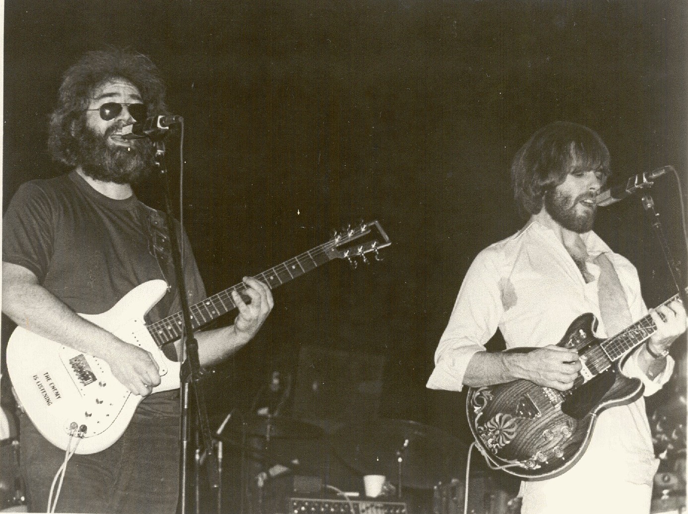 [1977-04-30+jerry+and+bobby.jpg]