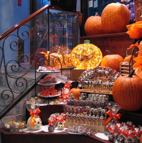 [halloween+candy+display.jpg]
