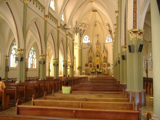 [interior+iglesia+Santa+Ana.JPG]