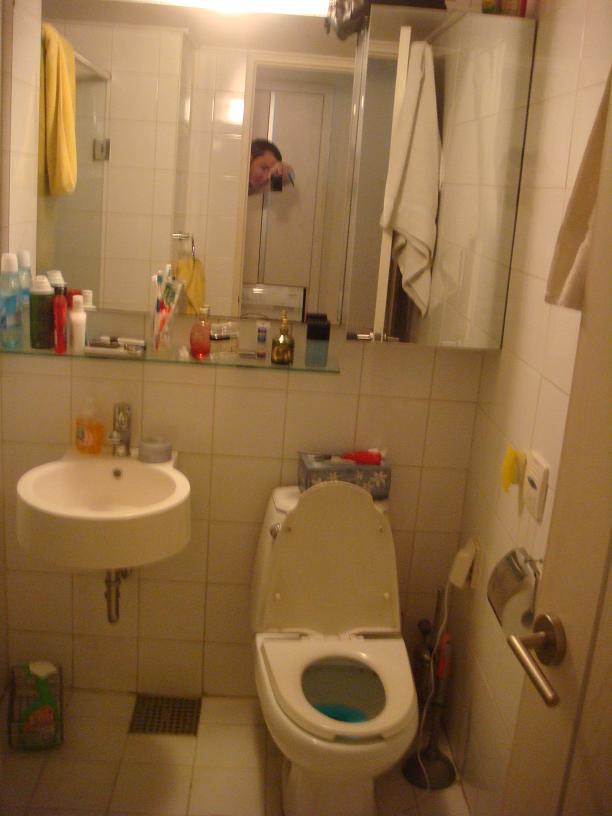 [bathroom.jpg]