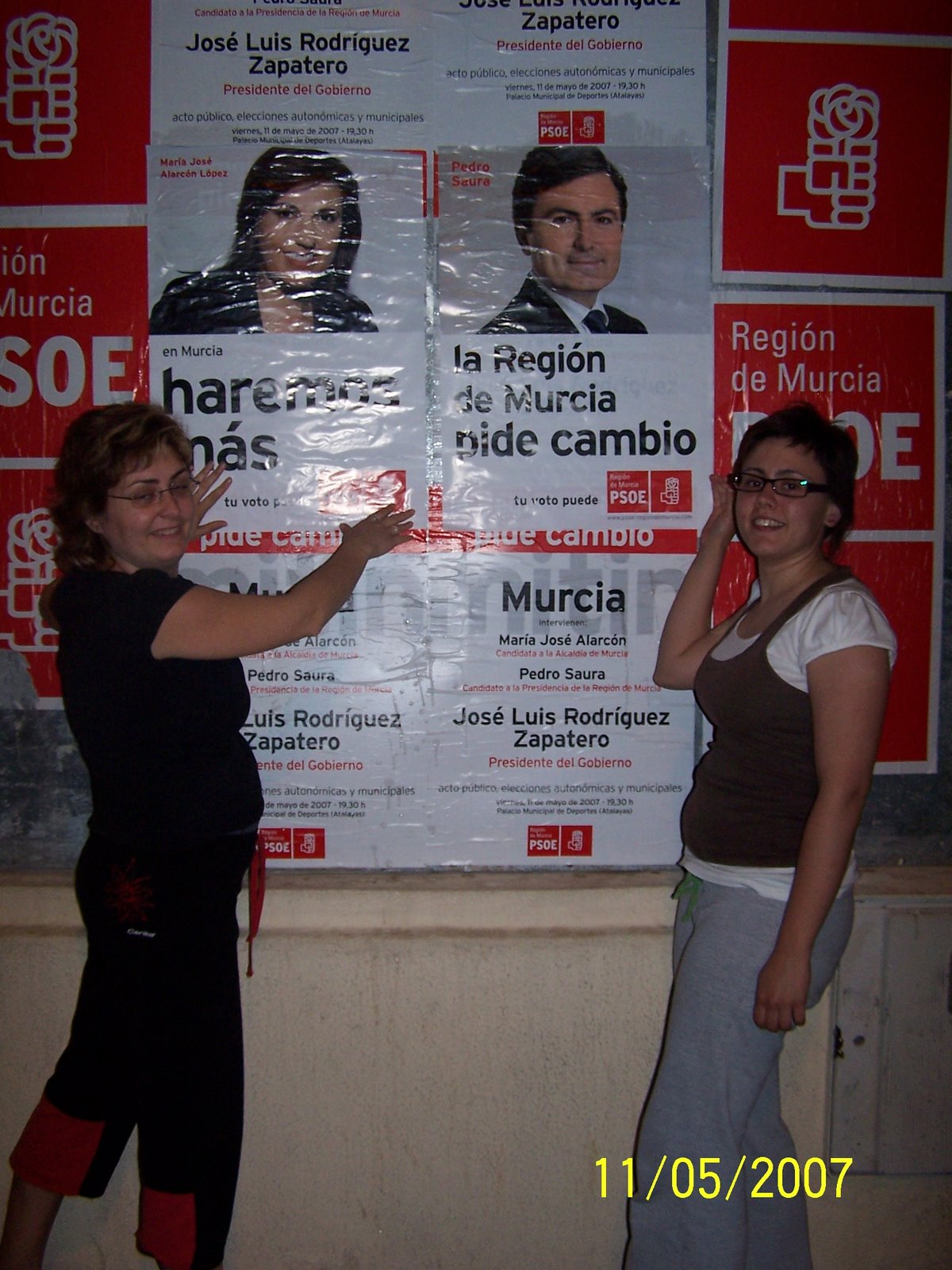 [PEGADA+CARTELES+PSOE+MAYO+2007+2.jpg]