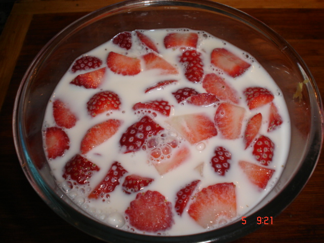 [fresas+con+leche.jpg]
