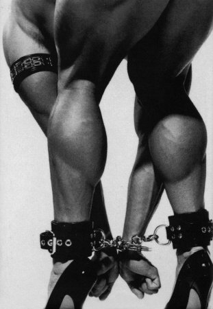 [Guy+in+heels+and+cuffs.jpg]