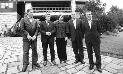 [El+conselleiro+Manuel+Vázquez+con+los+alcaldes+de+Gondomar,+Vigo,+Tui+y+la+alcaldesa+de+Mos.jpg]