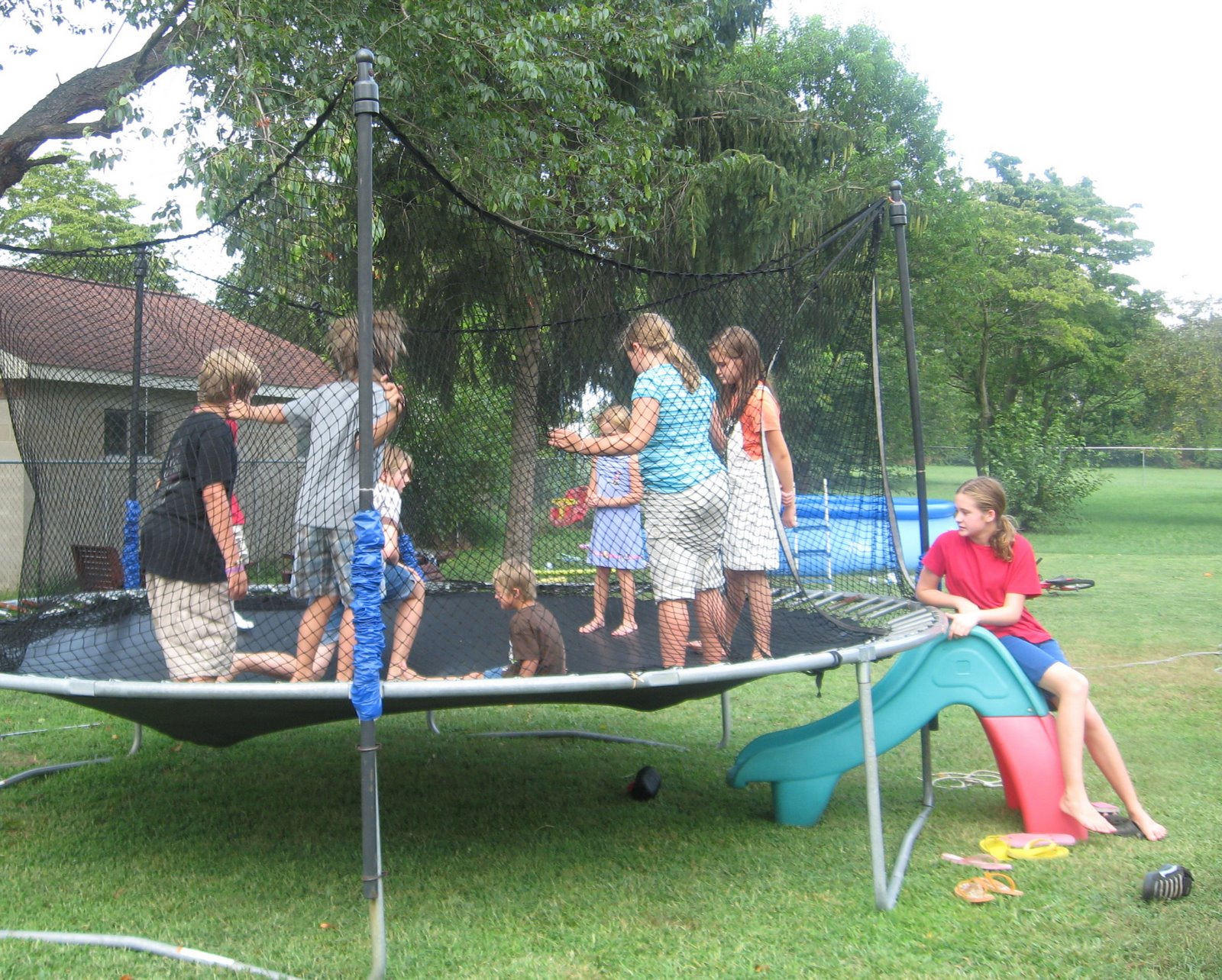 [kids+on+trampoline.jpg]