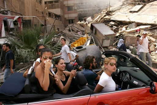 [WorldPressPhotoOftheYear2006-15aug2006-Beirut-1day_afterIsraelHisbollahTruce.jpg]