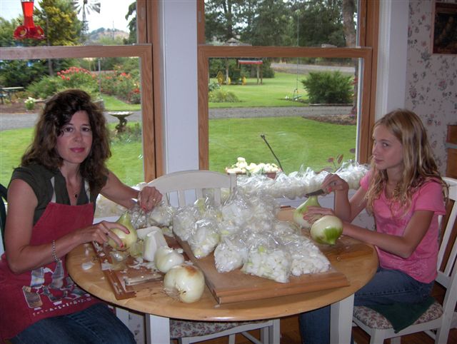 [Mom+and+Jess+onions+2.jpg]