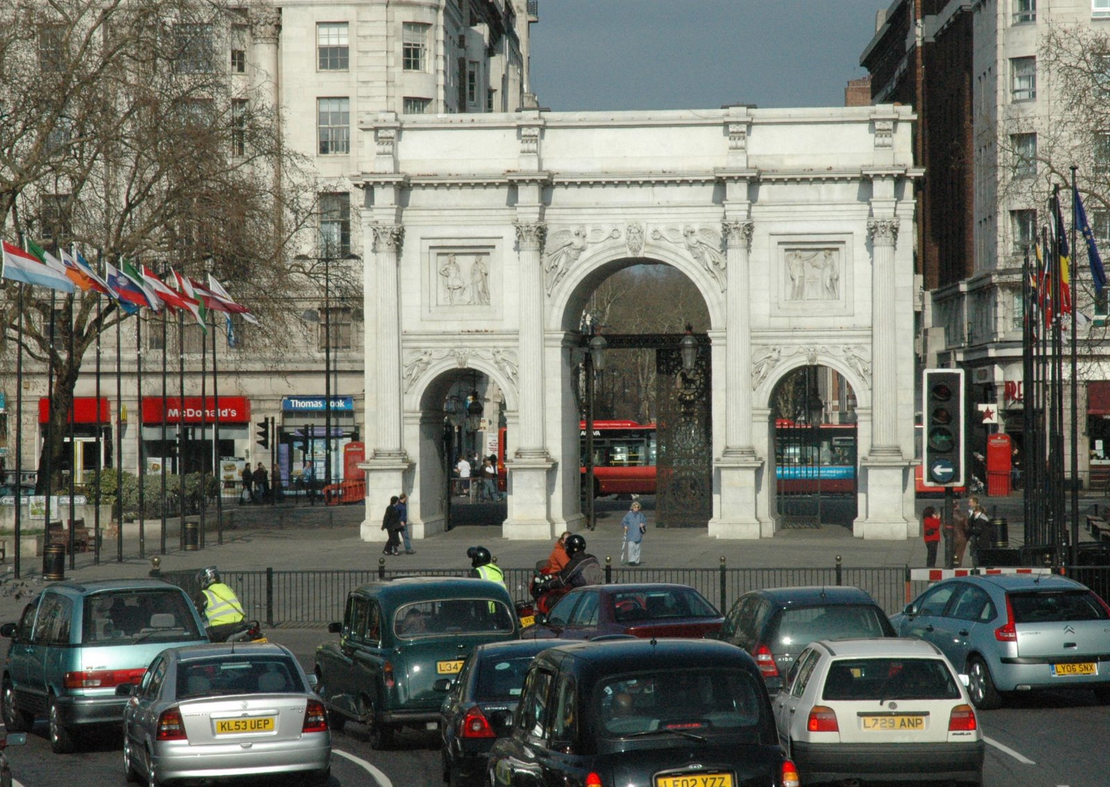 [traffic+and+marble+arch.jpg]