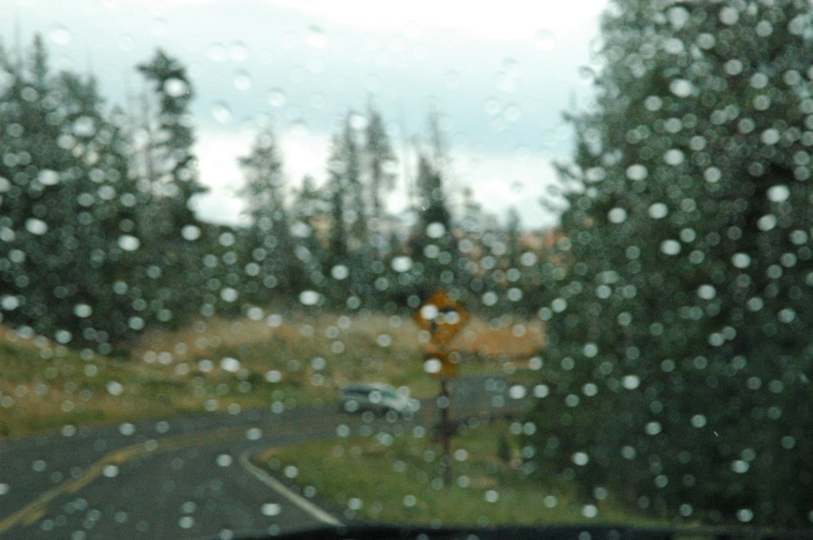 [rain+on+windshield+bryce.JPG]