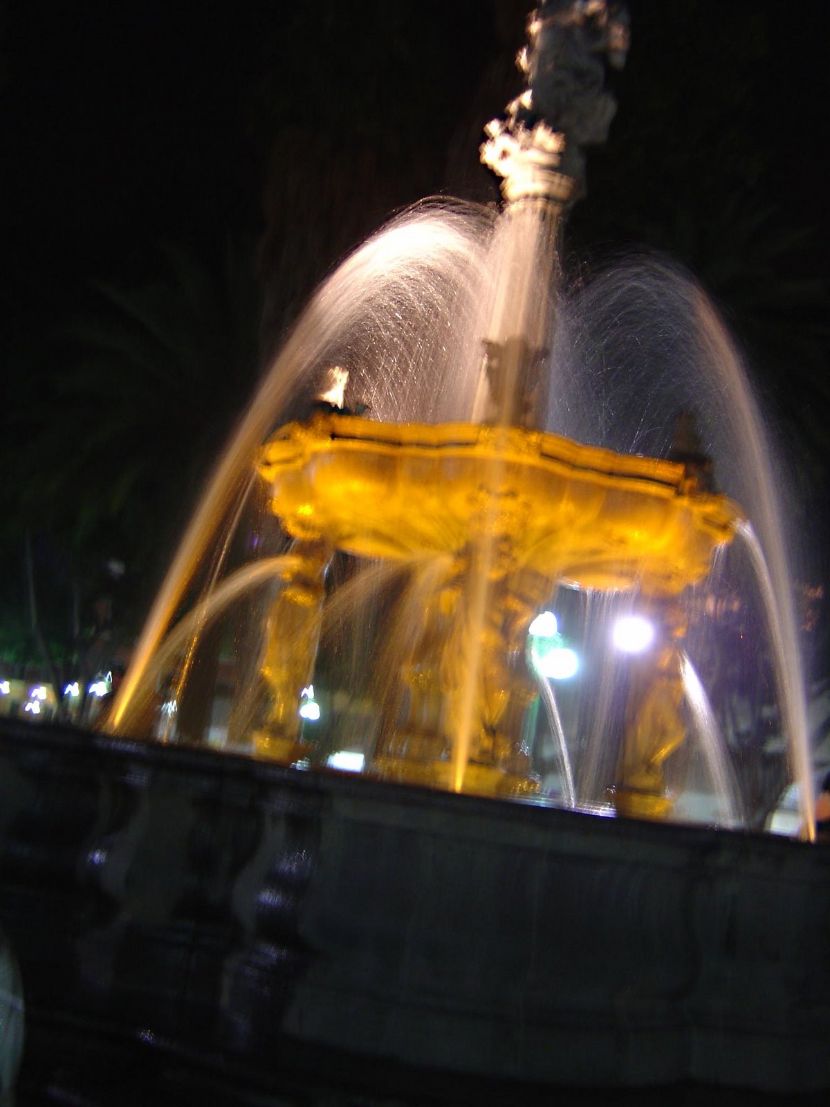 [a+Puebla+zocalo+fountain.jpg]