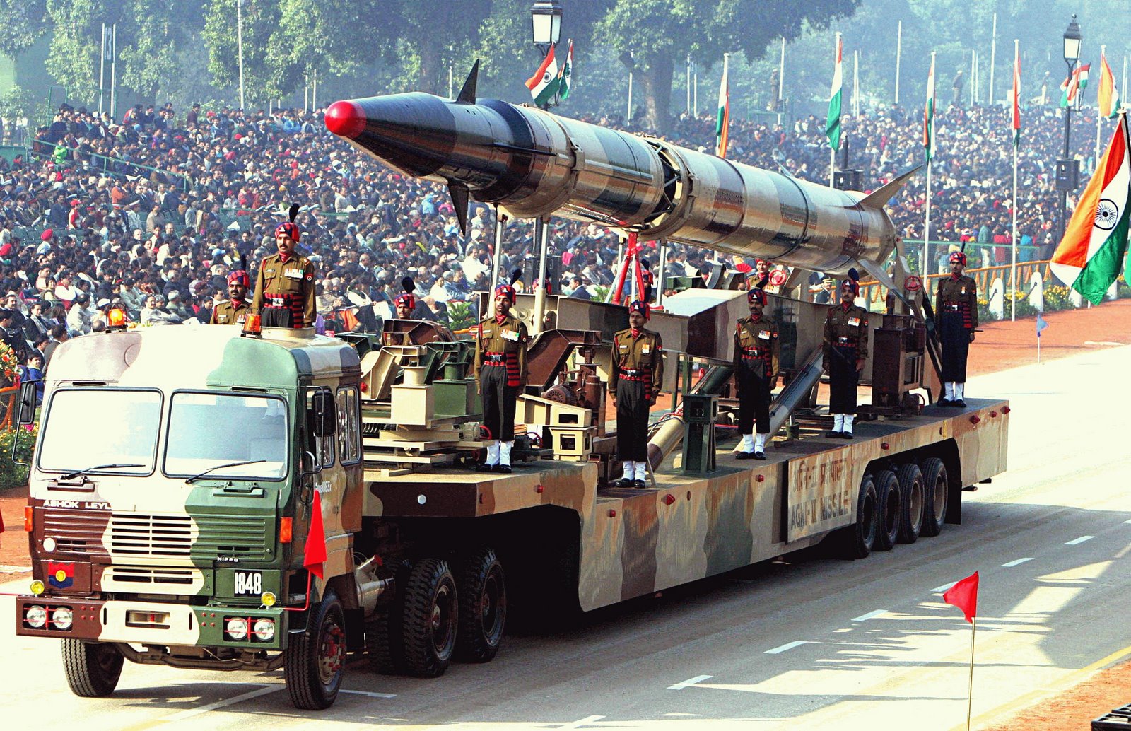 [Agni-II_missile_(Republic_Day_Parade_2004).jpeg]