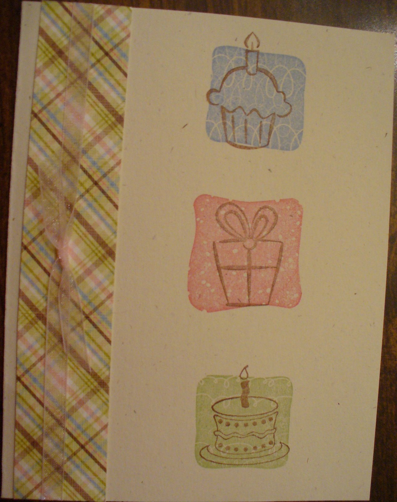[Cupcake,+present,+cake+birthday+(1).JPG]
