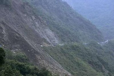[08_05+sichuan+landslide+1.jpg]