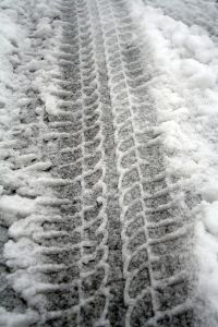 [671375_snowy_tire_tracks.jpg]