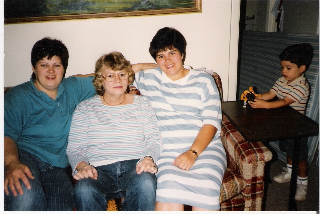 [Mom+Dana+Me+and+Tammy++and+richie+Wyoscan0008.jpg]