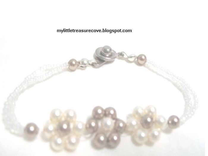 [Pearl+flowers+bracelet.jpg]