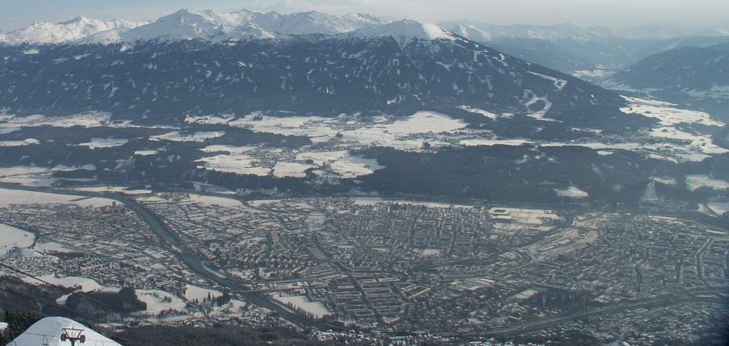 [Innsbruck_-_topview,_medq.jpg]