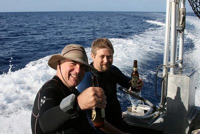 [Mark+Brad+beer+after+dive.jpg]