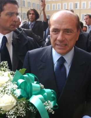 [Berlusconi+sposa.jpg]