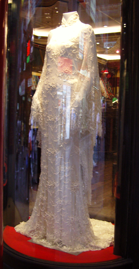 [shanghai+tang+wedding+dress.jpg]