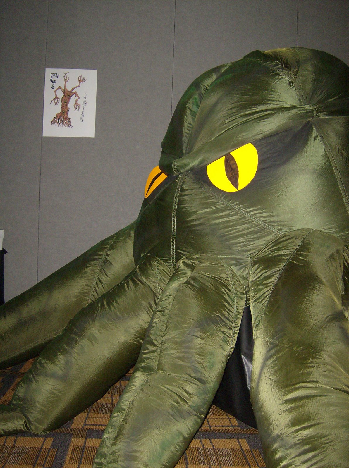 [The+Great+Cthulhu+rises+from+the+RC+room+floor!.JPG]
