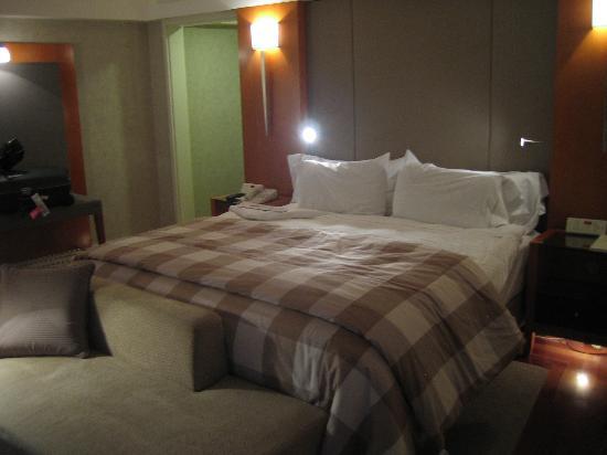 [Fairmount+Singapore+bedroom.jpg]