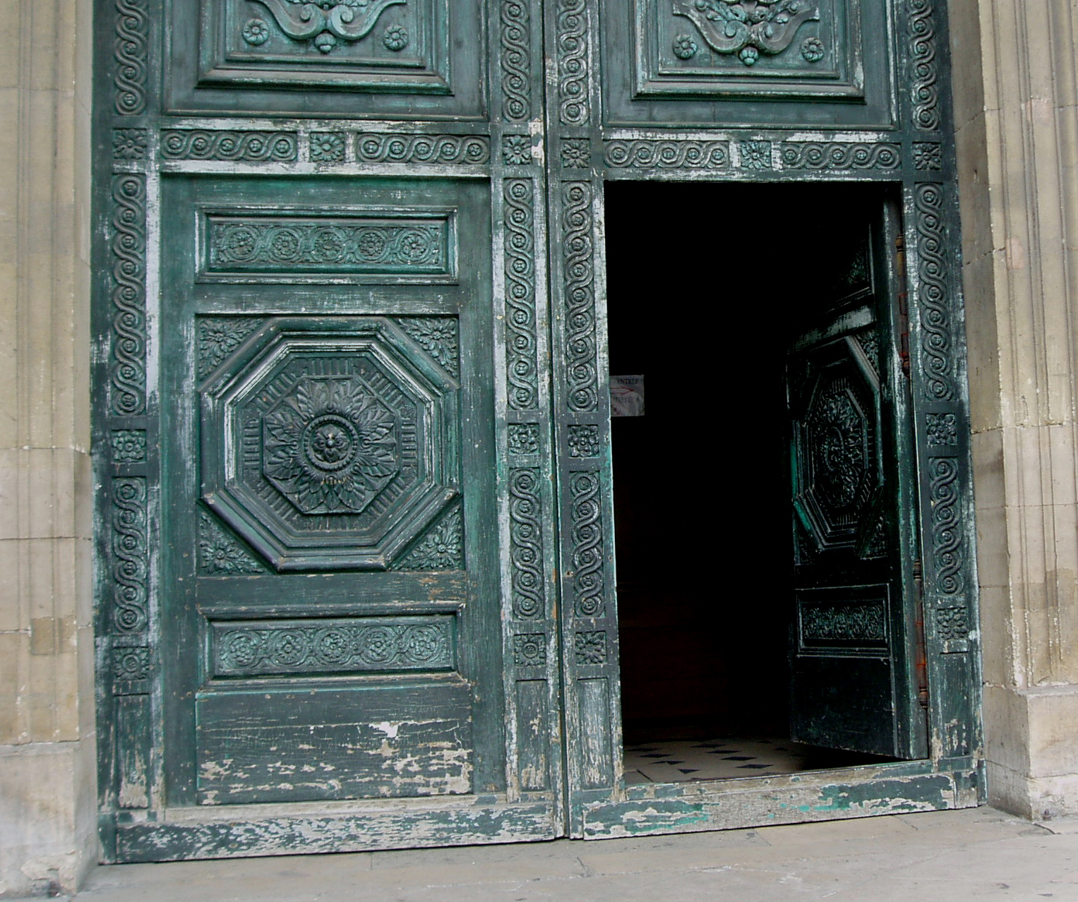 [door+into+church.jpg]
