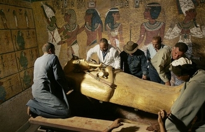 [egypt_king_tut_s_mummy_abc102.jpg]