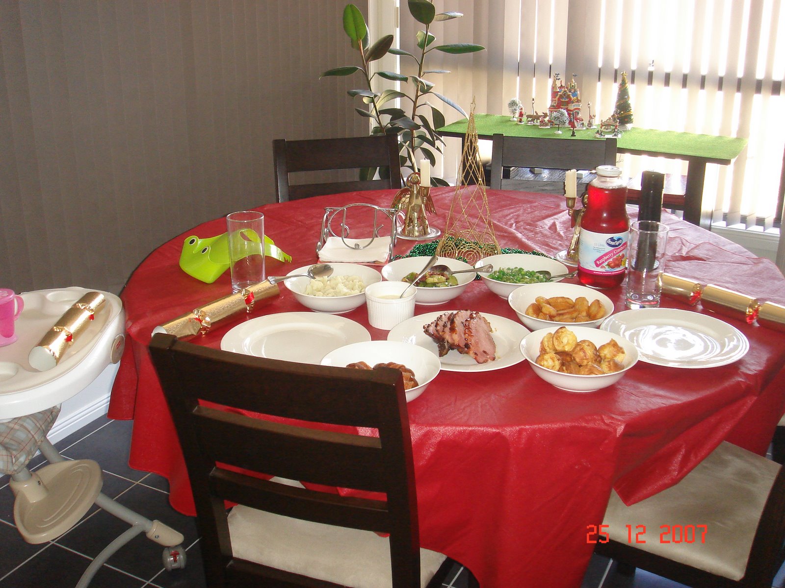 [Christmas+Lunch+2007+(2).JPG]
