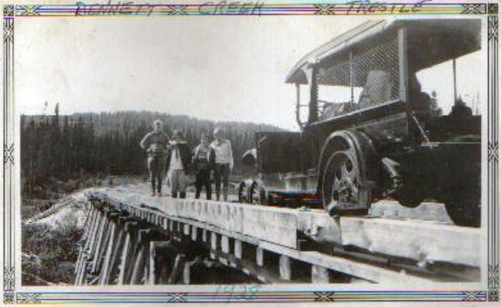 [6LA+LOUTRE+-Pont+à+tréteaux+sur+ruisseau+Bennett+-+1928.jpg]